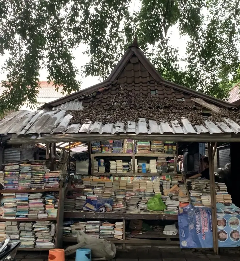 Taman Bacaan Hendra: Ruang Baca Keluarga di Cihapit yang Bertahan Sejak 1967